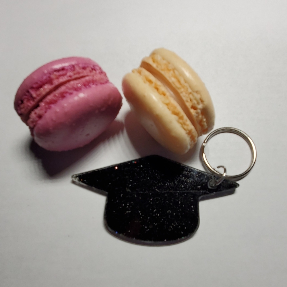 Graduate Cap Keychain - Picture 2 of 3